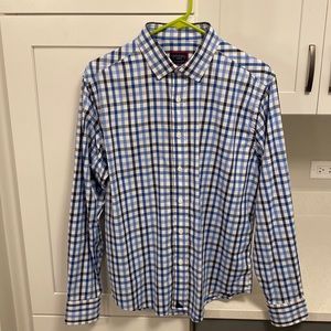 Untuckit Regular medium sized wrinkle free performance button up dress shirt